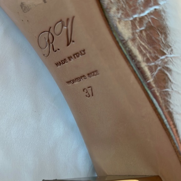 Roger Vivier Silver with Gold Buckle Woman’s Shoe Size 37 - Picture 9 of 10
